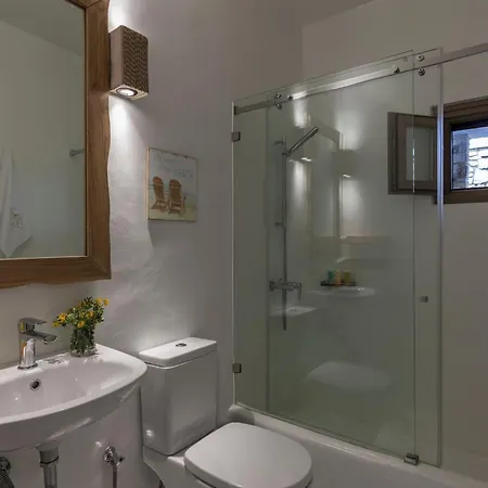 Executive Paros 4 Bedrooms Almyrikia Sunset Stunning Sea View Isterni (Paros)